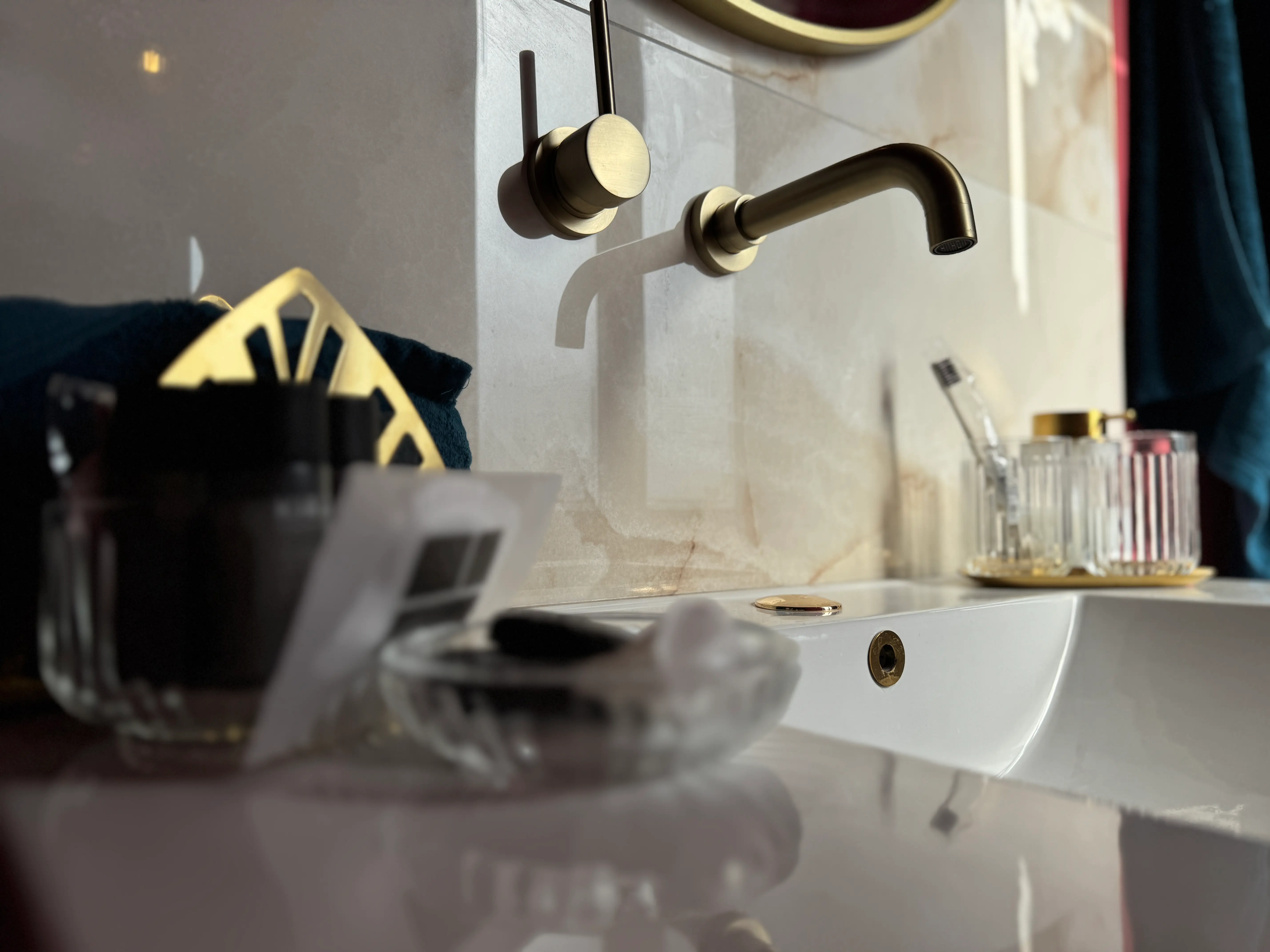 Robinetterie de luxe dorée salle de bain spa Arras